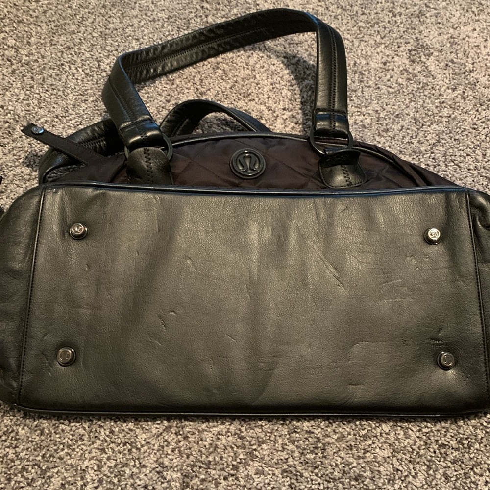 EUC Lululemon quilted carry bag - Picture 6 of 11